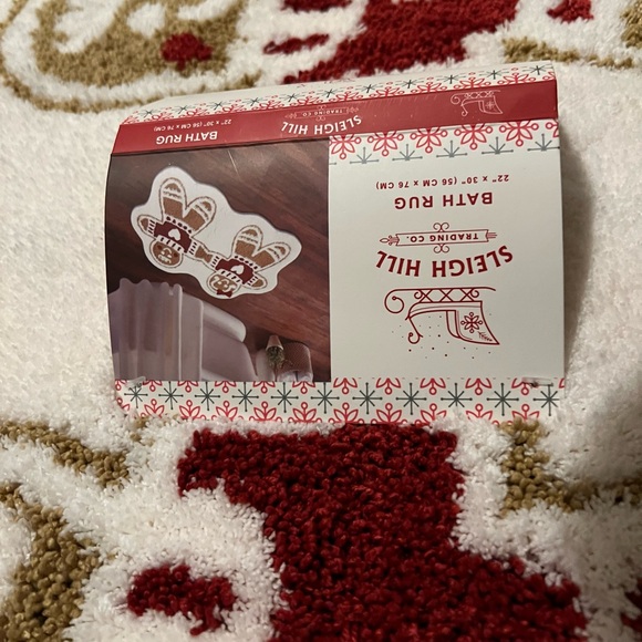 NEW Home Goods Sleigh Hill Gingerbread Boy & Girl Christmas Bathroom Mat 22x30 - Picture 6 of 6